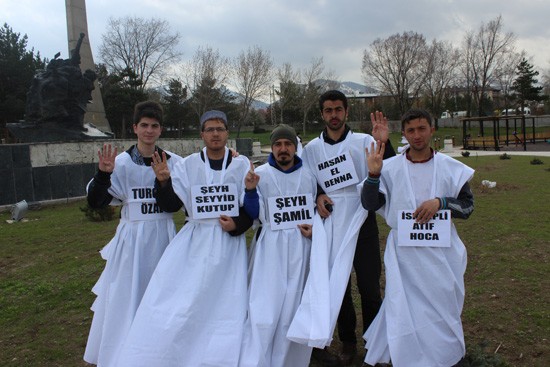 MISIR'DAKİ İDAM KARARLARI, ERZURUM'DA KEFENLERLE PROTESTO EDİLDİ