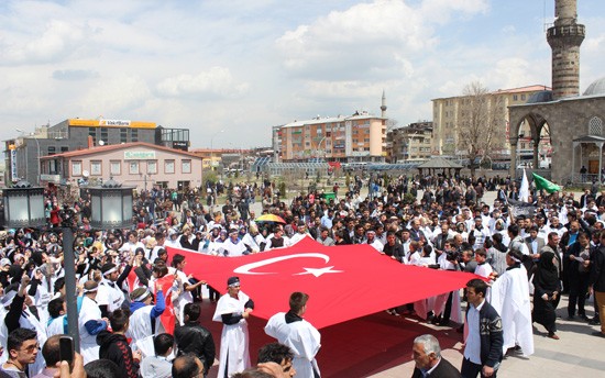 MISIR'DAKİ İDAM KARARLARI, ERZURUM'DA KEFENLERLE PROTESTO EDİLDİ