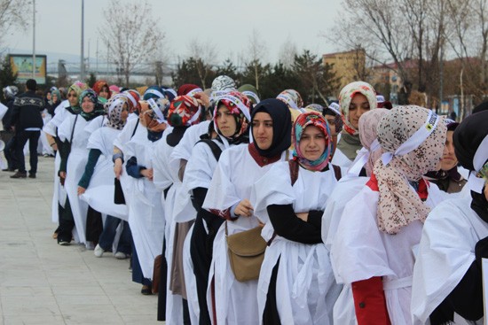 MISIR'DAKİ İDAM KARARLARI, ERZURUM'DA KEFENLERLE PROTESTO EDİLDİ