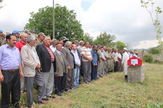 DENİZDE BOĞULAN UZMAN ÇAVUŞ GÖZYAŞLARIYLA UĞURLAND