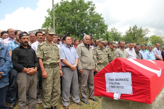 DENİZDE BOĞULAN UZMAN ÇAVUŞ GÖZYAŞLARIYLA UĞURLAND