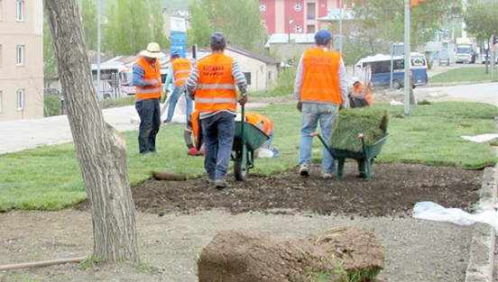 BÜYÜKŞEHİR, 150 BİN METREKAREYE HAZIR ÇİM SERİYOR