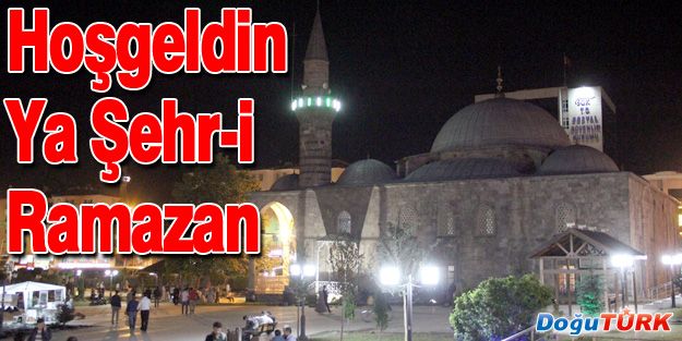 ERZURUM'DA İLK TERAVİH NAMAZI KILINDI