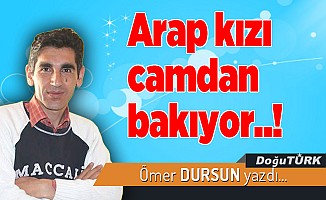 Arap kızı camdan bakıyor..!